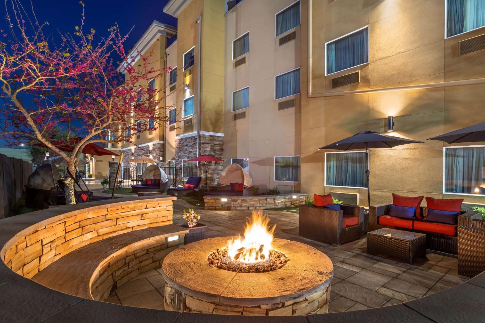 Best Western Plus Lake Jackson Inn & Suites Extérieur photo